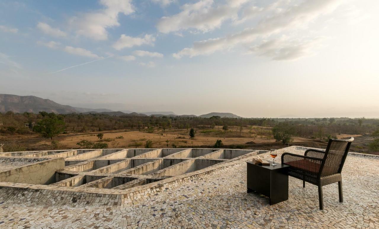 Stayvista'S Elevar Villa - Elevate Your Stay With A Mountain-View, Terrace & Plunge Pool Karjat Kültér fotó