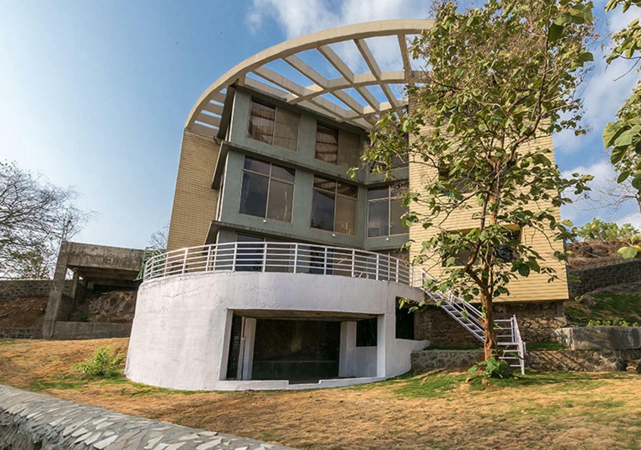 Stayvista'S Elevar Villa - Elevate Your Stay With A Mountain-View, Terrace & Plunge Pool Karjat Kültér fotó